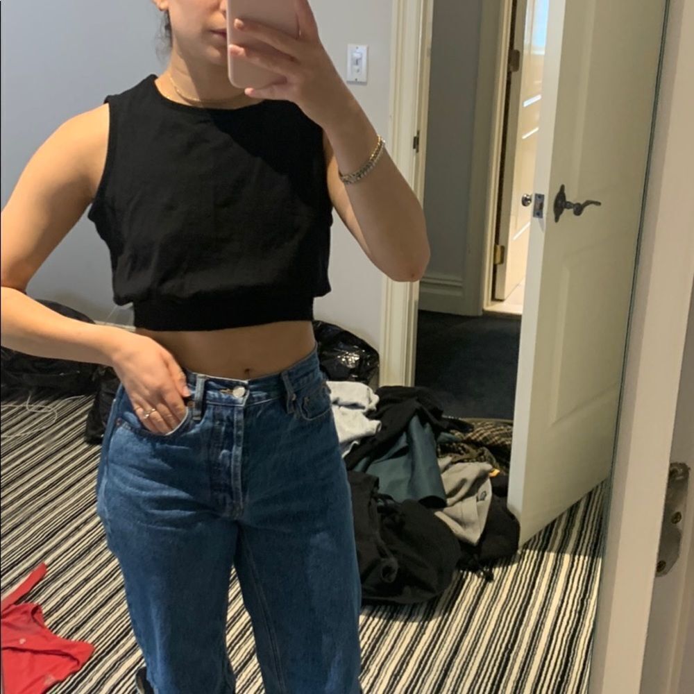 Black cropped tank 